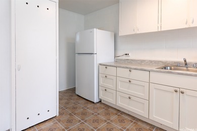 Rare and desirable centrally-located building in the heart of - photo 15