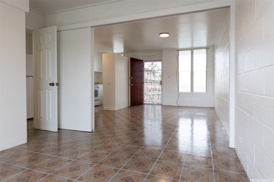 Rare and desirable centrally-located building in the heart of - photo 17