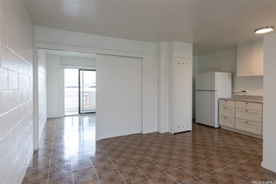 Rare and desirable centrally-located building in the heart of - photo 18