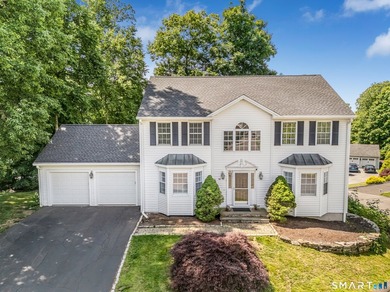 Welcome to this beautifully updated, turn-key Colonial nestled - photo 1