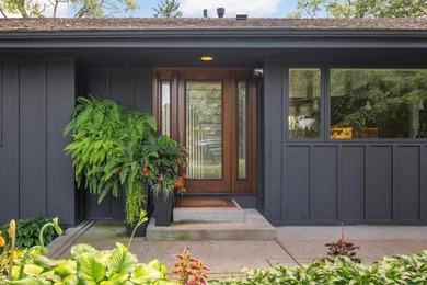 A stunning mid-century home where exceptional design, modern - photo 2