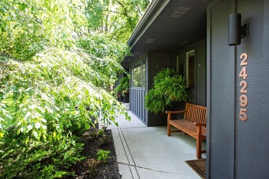A stunning mid-century home where exceptional design, modern - photo 4