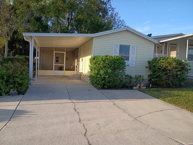 Lake Griffin Home Active Under Contract in Fruitland Park Florida