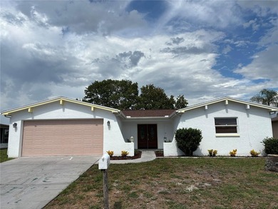 STUNNING LAKEFRONT HOME! THIS VERY SPACIOUS 4 BEDROOM 3 BATH - photo 3