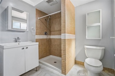 Great 2 story luxury home located in a well established - photo 45