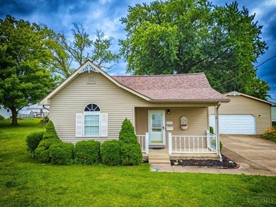 Welcome home to this spacious 2-bedroom, 1.5-bath residence - photo 2