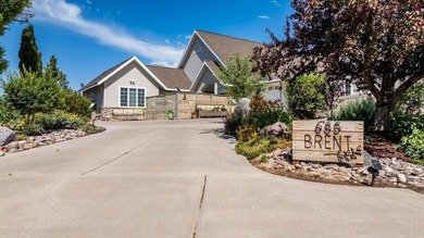 Exceptional custom architect-designed home offering over 4,600 - photo 2