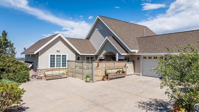 Exceptional custom architect-designed home offering over 4,600 - photo 3