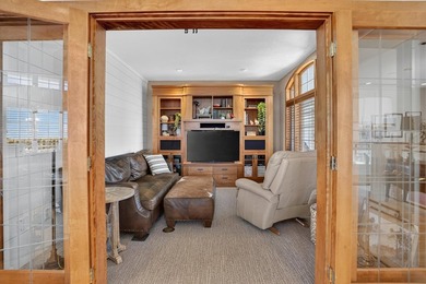 Exceptional custom architect-designed home offering over 4,600 - photo 10