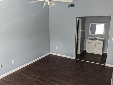 Updated 1BR/1BA Townhome in West AshleyDon't miss this move-in - photo 14