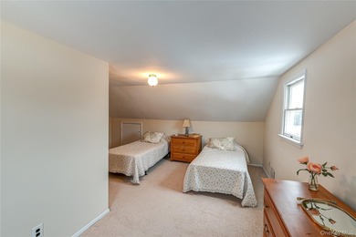 Meticulously maintained with pride of ownership, this sun - photo 26