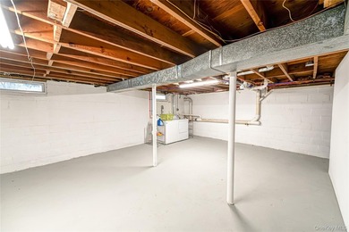 Meticulously maintained with pride of ownership, this sun - photo 28