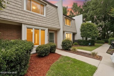 Welcome to 210 Cobblestone in desirable Colony Woods, centrally - photo 1