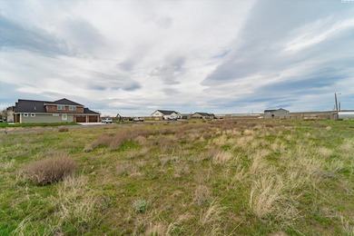 MLS# 282938 MLS# 282929 Just steps from the Columbia River and - photo 8