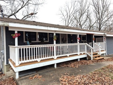 What a lovely family home with large rooms so close to the Lake - photo 4