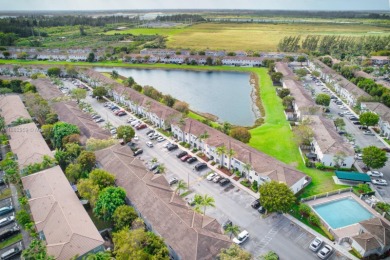 Lake Townhome/Townhouse For Sale in Homestead, Florida