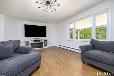 Wonderful West Norwalk Colonial with a stunning new kitchen is - photo 11
