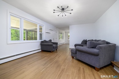 Wonderful West Norwalk Colonial with a stunning new kitchen is - photo 12
