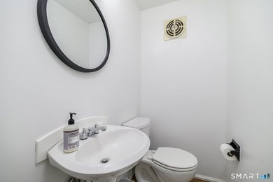 Wonderful West Norwalk Colonial with a stunning new kitchen is - photo 15