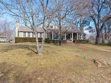Price Reduced. Charming Traditional Home with a Central Fort - photo 2