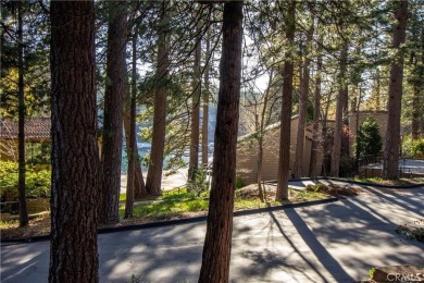 Lake Townhome/Townhouse For Sale in Lake Arrowhead, California