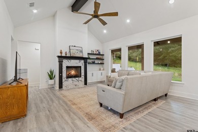 Priced well under appraised value, this is an unbelievable deal! - photo 12