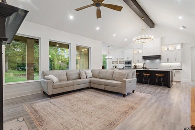 Priced well under appraised value, this is an unbelievable deal! - photo 13