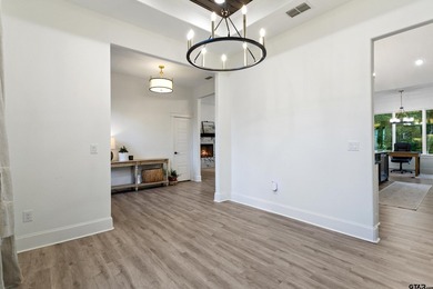 Priced well under appraised value, this is an unbelievable deal! - photo 16