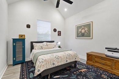 Priced well under appraised value, this is an unbelievable deal! - photo 20