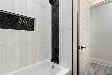 Priced well under appraised value, this is an unbelievable deal! - photo 21