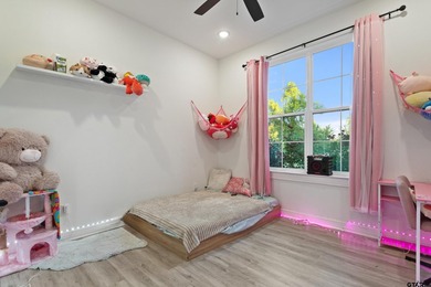 Priced well under appraised value, this is an unbelievable deal! - photo 22
