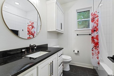 Priced well under appraised value, this is an unbelievable deal! - photo 24