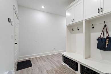Priced well under appraised value, this is an unbelievable deal! - photo 26