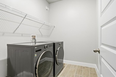 SELLER MOTIVATED!! Experience modern living in this newly built - photo 26