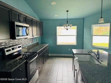 Built in 2022, this 3-bedroom, 2-bathroom home offers 1,516 - photo 2