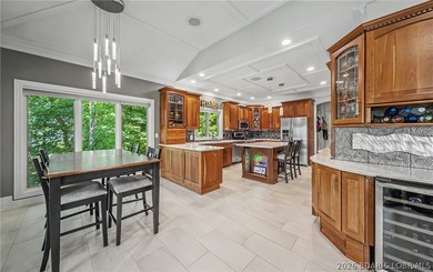 Welcome to refined luxury living in the prestigious Porto Cima - photo 11