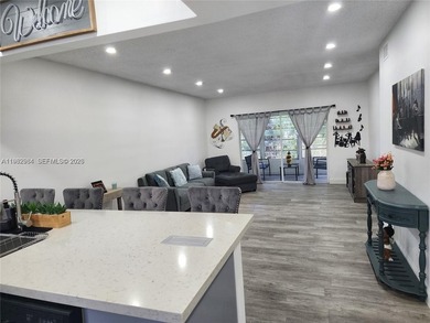 Beautiful 2 bed/2bath.  Second Floor Condo in Oriole Gardens