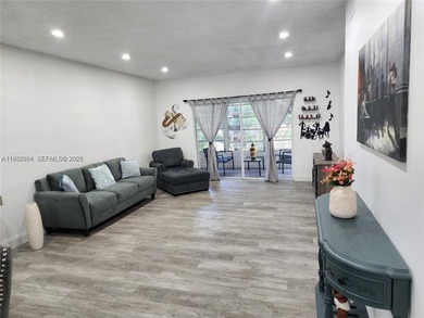 Beautiful 2 bed/2bath.  Second Floor Condo in Oriole Gardens