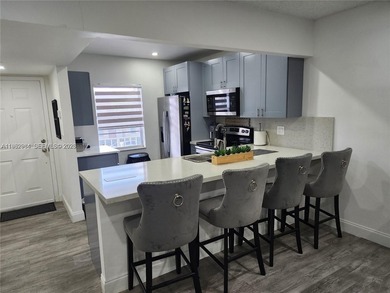 Beautiful 2 bed/2bath.  Second Floor Condo in Oriole Gardens