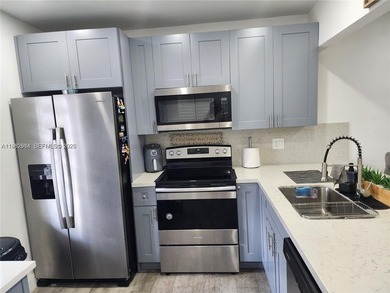 Beautiful 2 bed/2bath.  Second Floor Condo in Oriole Gardens