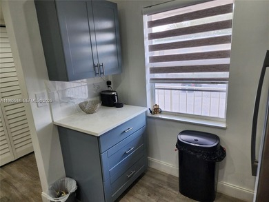 Beautiful 2 bed/2bath.  Second Floor Condo in Oriole Gardens