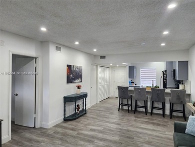 Beautiful 2 bed/2bath.  Second Floor Condo in Oriole Gardens