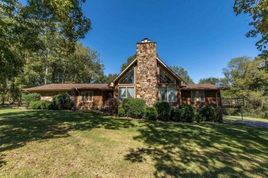 (private lake, pond, creek) Home For Sale in Saltillo Tennessee