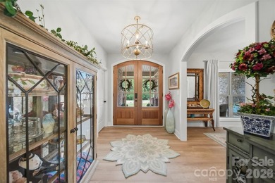 Custom home in a gated community, offering access to lake - photo 4