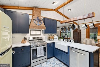 LAKE LANIER LIVING AT ITS FINEST! This beautifully renovated - photo 25