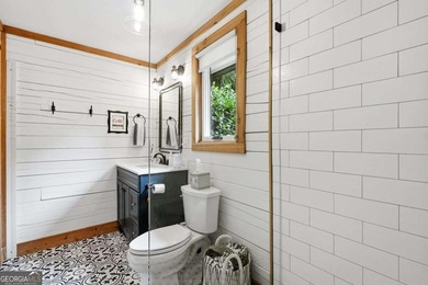 LAKE LANIER LIVING AT ITS FINEST! This beautifully renovated - photo 33