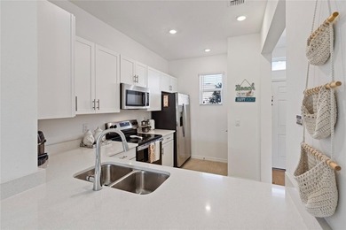 Beautifully and fully furnished 2BR / 2.5BA and move-in ready - photo 4