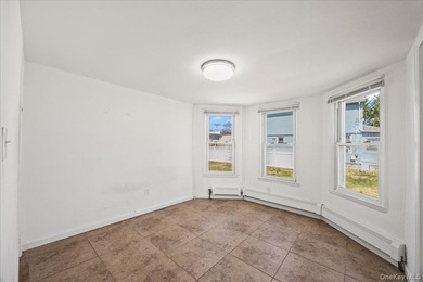 Move-in ready home on a quiet Freeport block! Features bright - photo 6