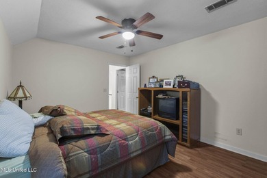 Welcome to this beautifully maintained 3-bedroom patio home - photo 29