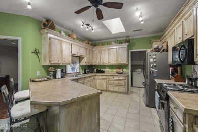 Welcome to this beautifully maintained 3-bedroom patio home - photo 33
